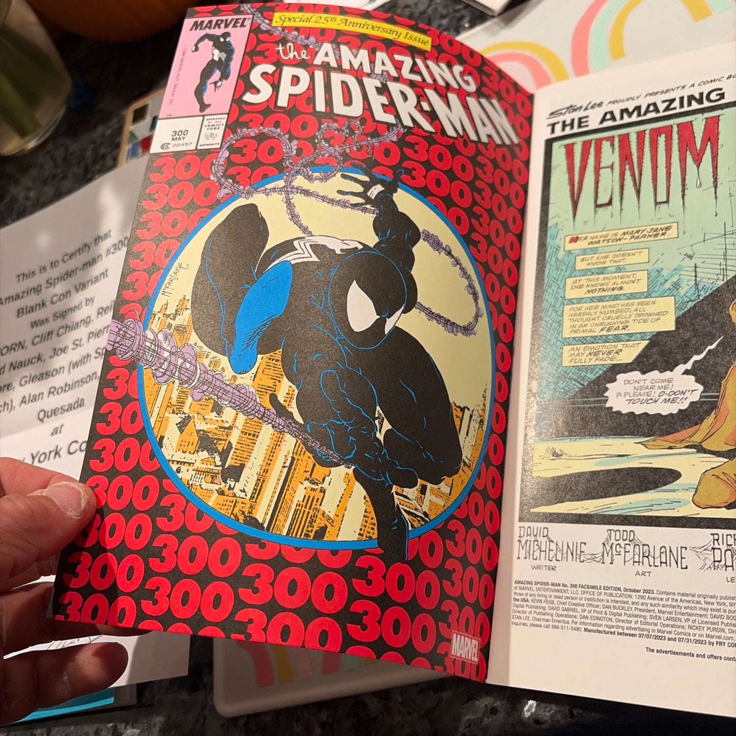 Amazing SPIDER-MAN 300 variant SIGNED BY 9 with sketch COVER