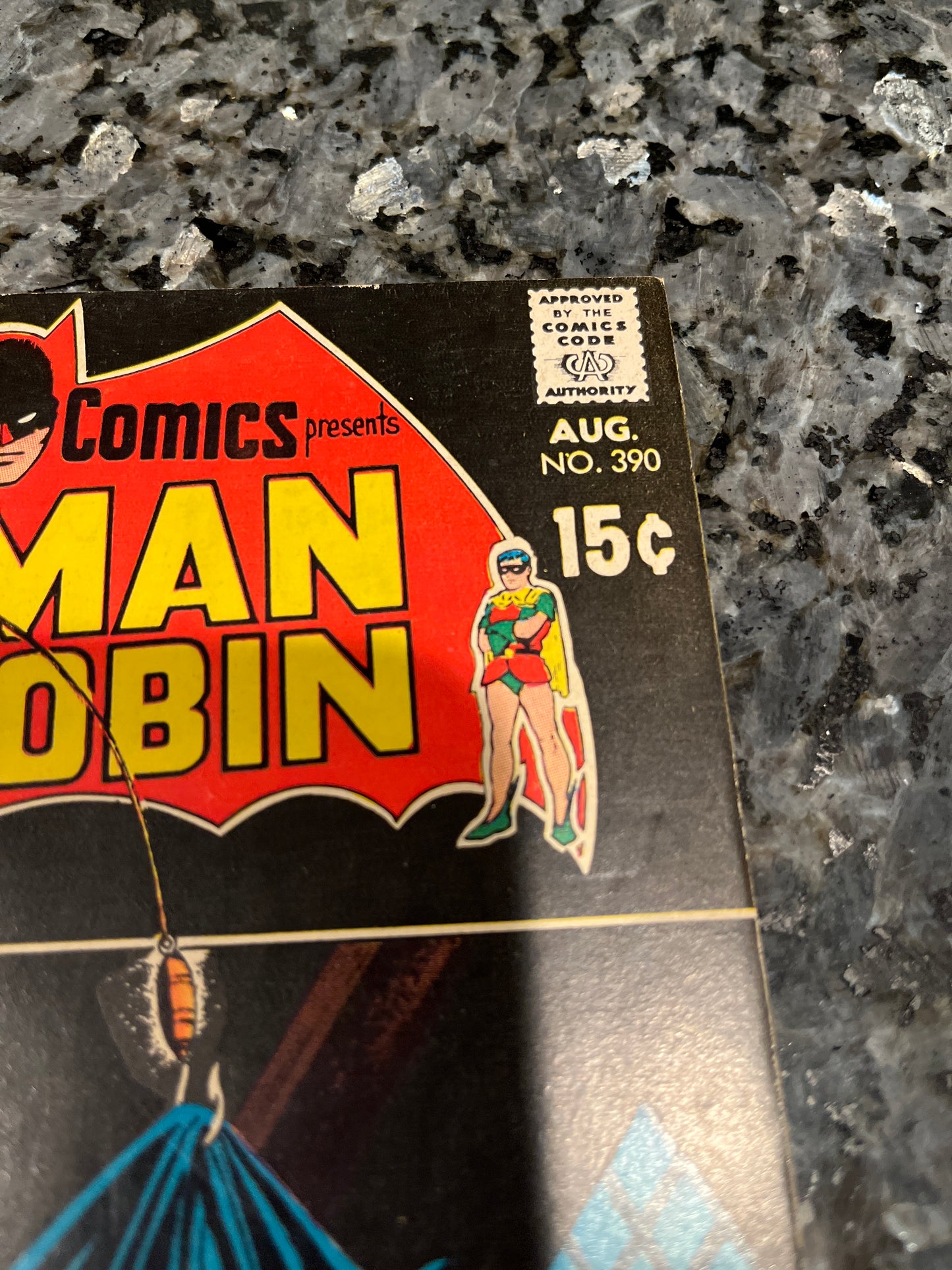 DETECTIVE COMICS #390 GREST COVER AWESOME BATMAN COMIC