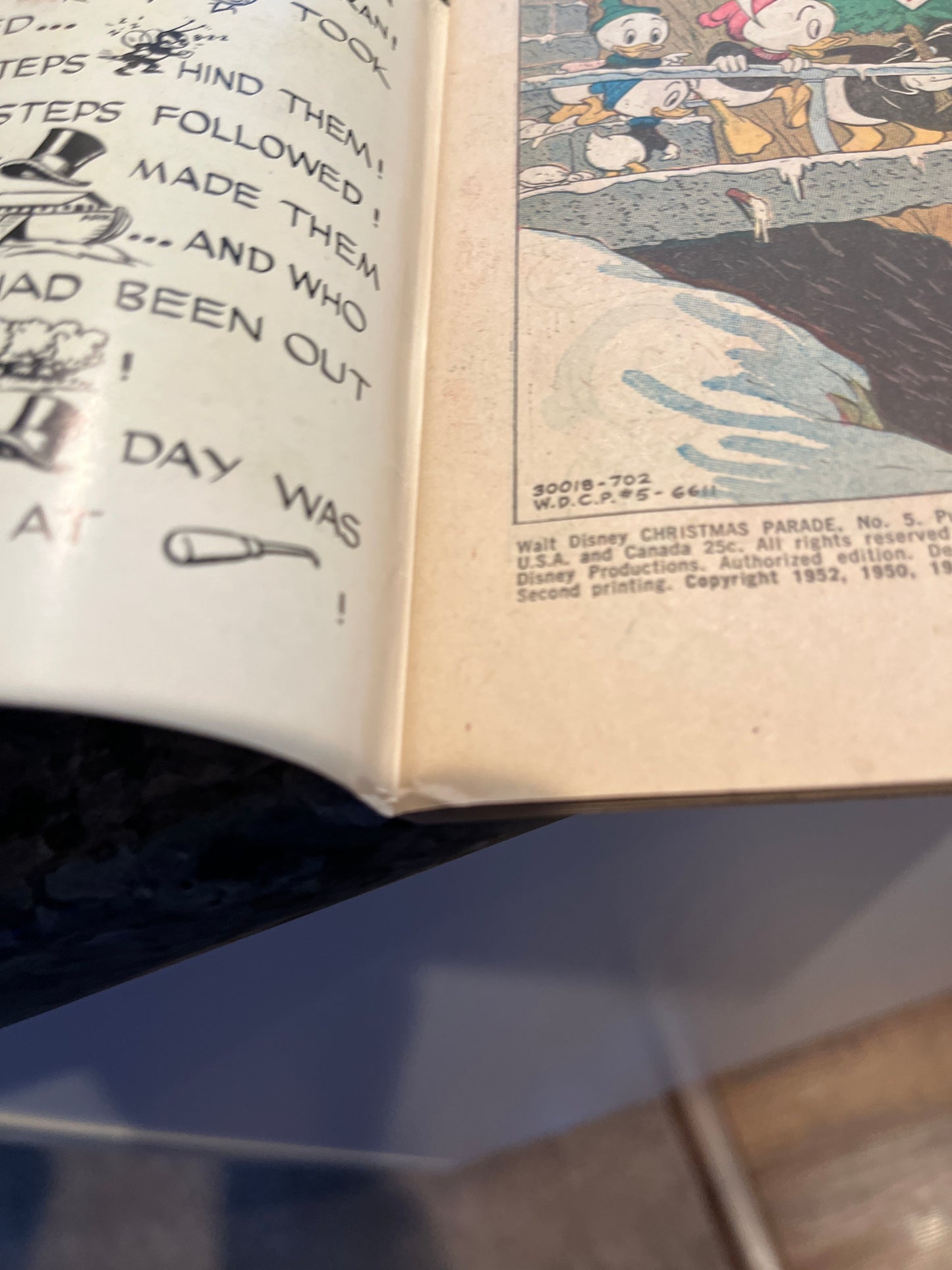 WALT DISNEY CHRISTMAS PARADE #5 1967 BEAUTIFUL COLOR SPINE TEAR