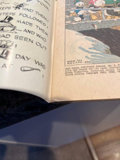 WALT DISNEY CHRISTMAS PARADE #5 1967 BEAUTIFUL COLOR SPINE TEAR