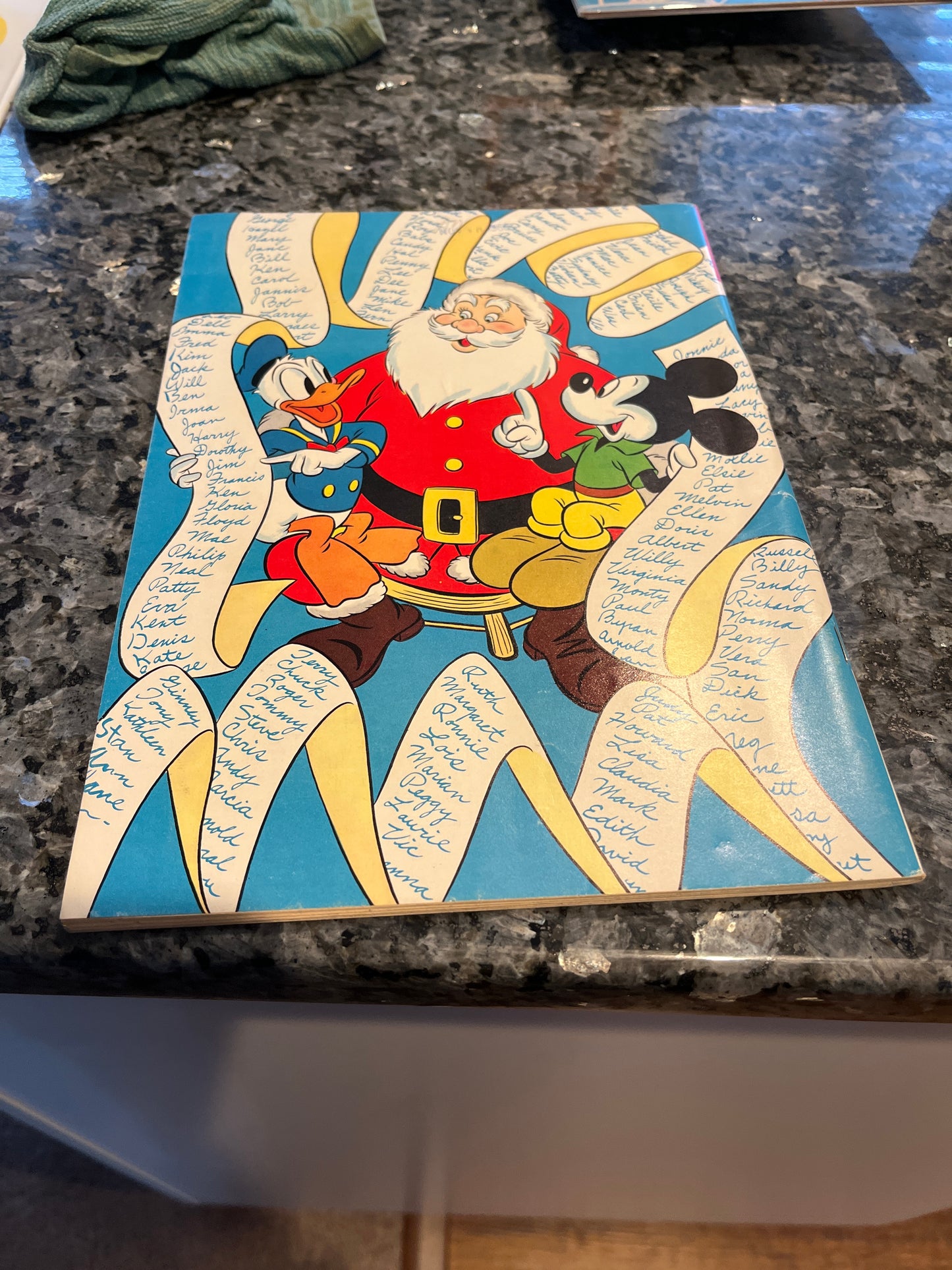 WALT DISNEY CHRISTMAS PARADE #5 1967 BEAUTIFUL COLOR SPINE TEAR