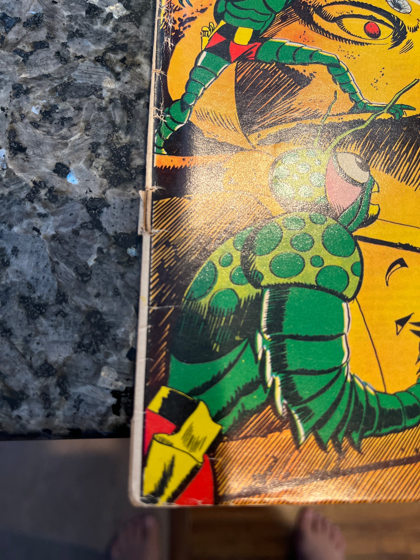 RARE SHOWCASE #16 BEAUTIFUL COLOR DETACHED LOWER STAPLE