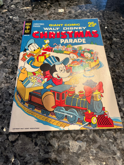 WALT DISNEY CHRISTMAS PARADE #5 1967 BEAUTIFUL COLOR SPINE TEAR