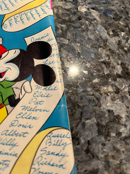 WALT DISNEY CHRISTMAS PARADE #5 1967 BEAUTIFUL COLOR SPINE TEAR